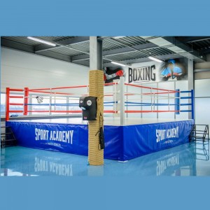 Фото: Боксерский ринг Fighttech на помосте Е10590 7 х 7 м, помост 1 м, внутри канатов 6,1 х 6,1.