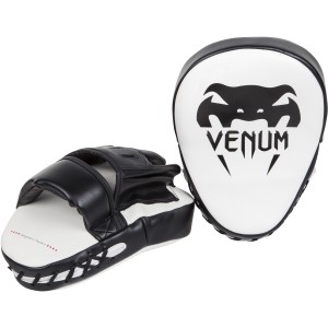 Фото: Лапы боксерские изогнутые Venum Light Focus Mitts 1119